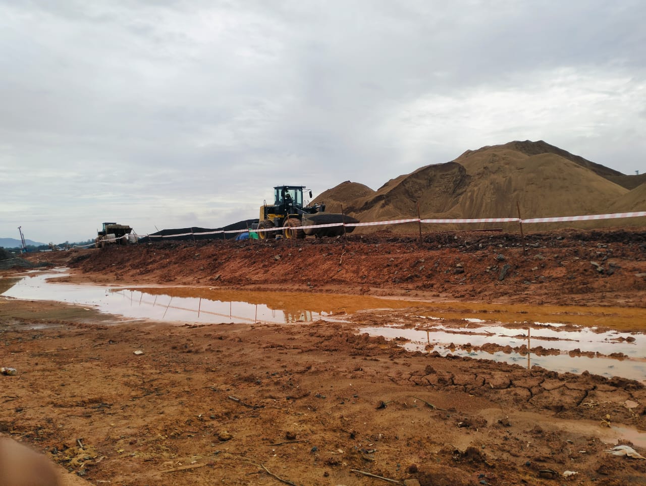 Pasir untuk campuran semen di beching plan