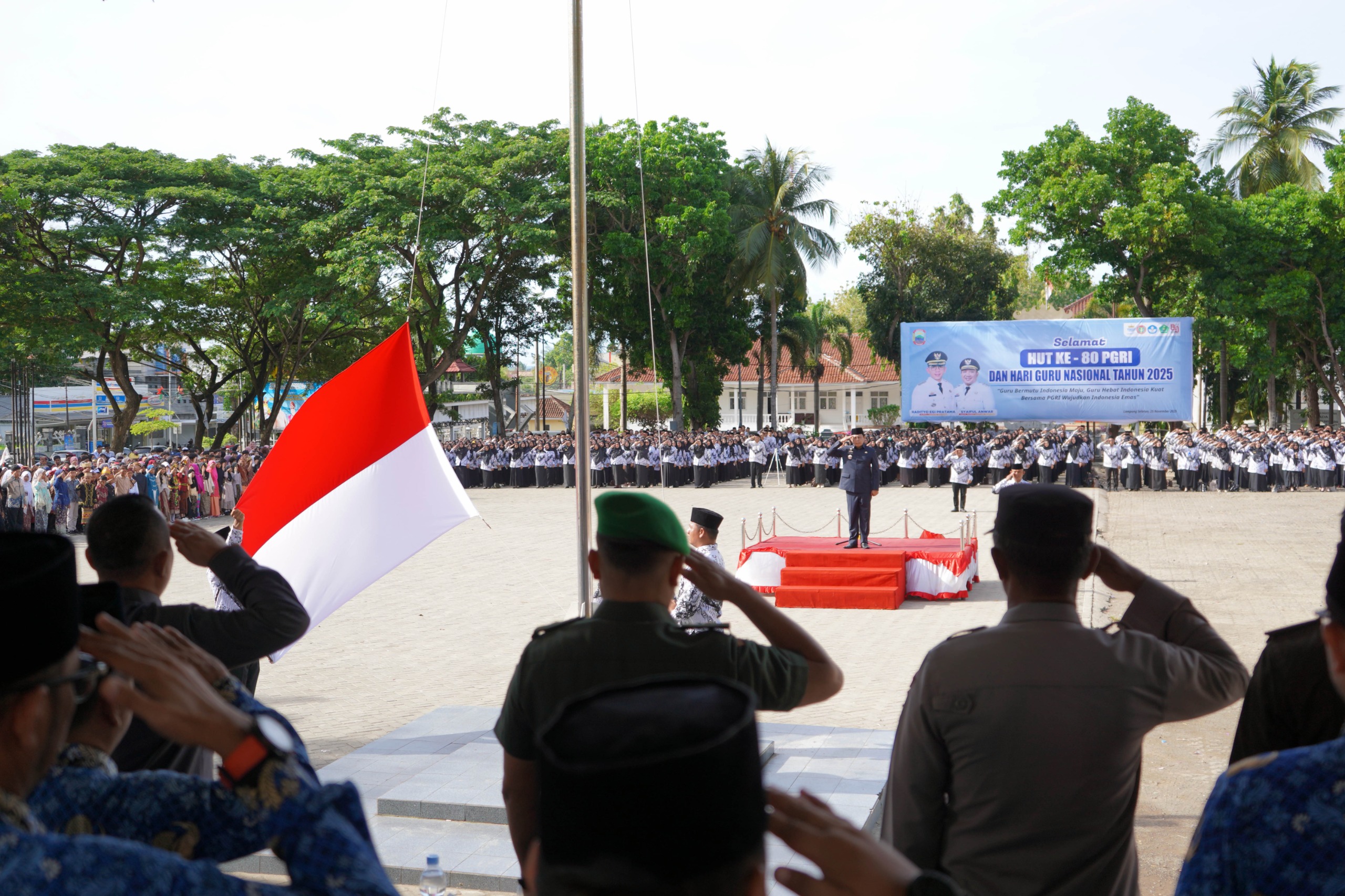 Peringatan HUT ke-80 PGRI dan Hari Guru Nasional 2025 di Lampung Selatan berlangsung khidmat.