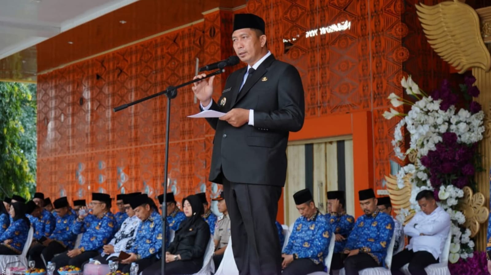 Wali Kota Pagar Alam Ludi Oliansyah memimpin upacara HUT PGRI ke-80, HGN, dan HUT Korpri 2025