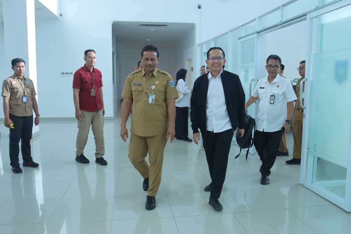 Pj Sekda Babel Fery Afriyanto mengantar kepulangan Tim Kunker Panja DPR RI dan DPD RI