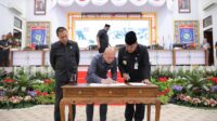 Gubernur Babel Hidayat Arsani menghadiri Rapat Paripurna DPRD untuk penetapan RAPBD 2026 dan mengapresiasi sinergi seluruh fraksi yang sepakat menyetujui ranperda APBD 2026.