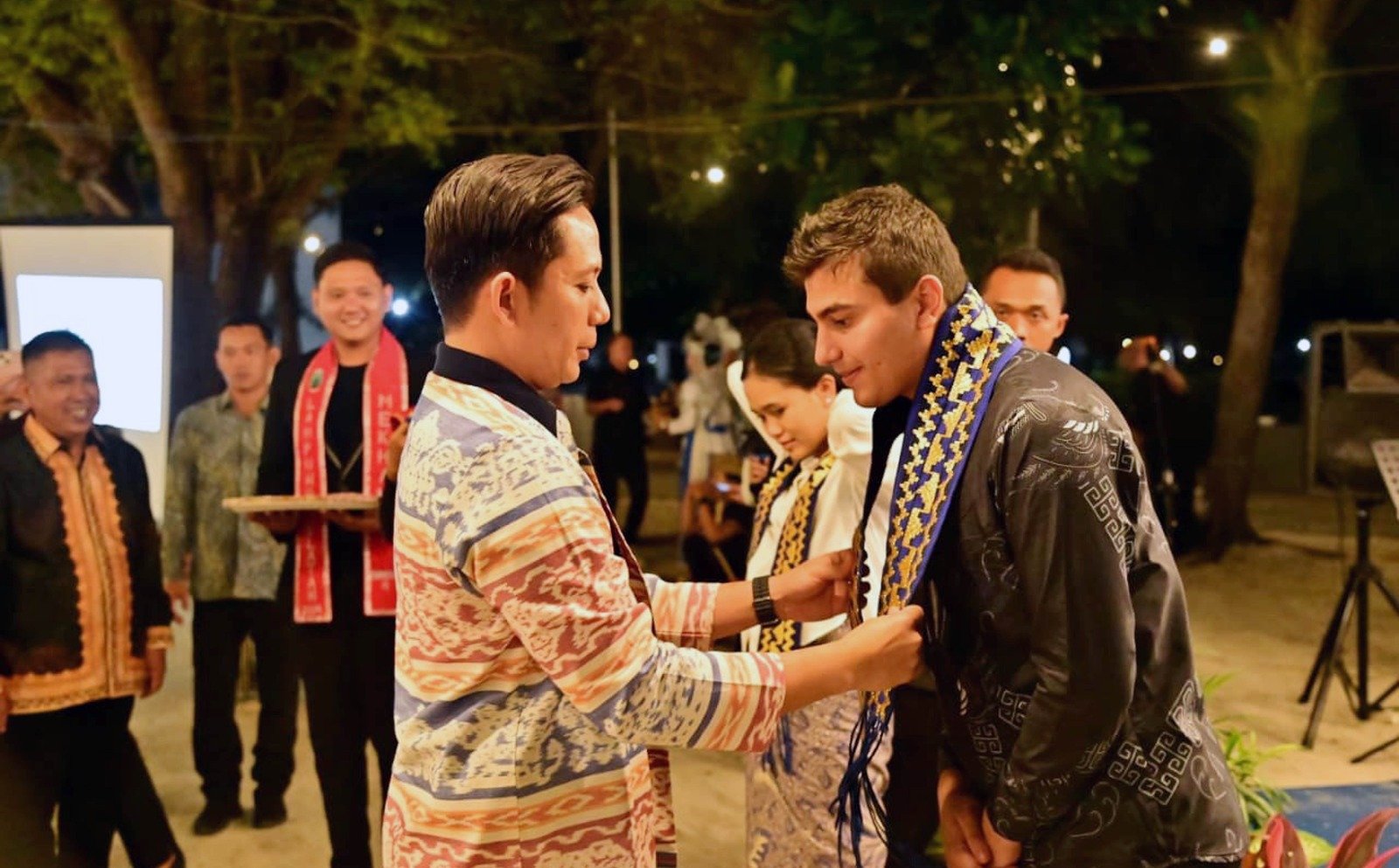 Pertukaran budaya dan kolaborasi pemuda yang melibatkan 42 peserta dari Indonesia dan Australia. Pertukaran budaya dan kolaborasi pemuda yang melibatkan 42 peserta dari Indonesia dan Australia.