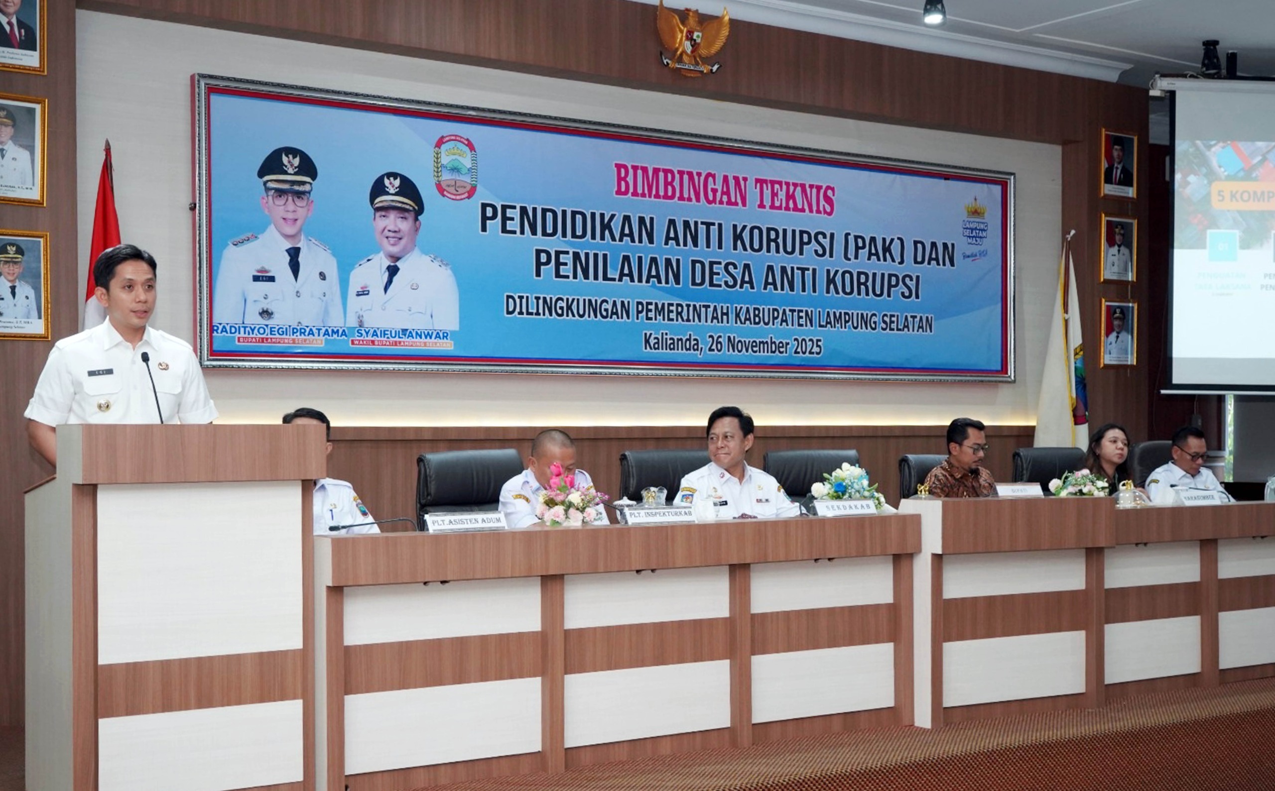 Pemkab Lampung Selatan menggelar Bimtek Pendidikan Antikorupsi dan Penilaian Desa Antikorupsi bersama KPK RI untuk memperkuat transparansi, integritas, dan tata kelola pemerintahan desa.