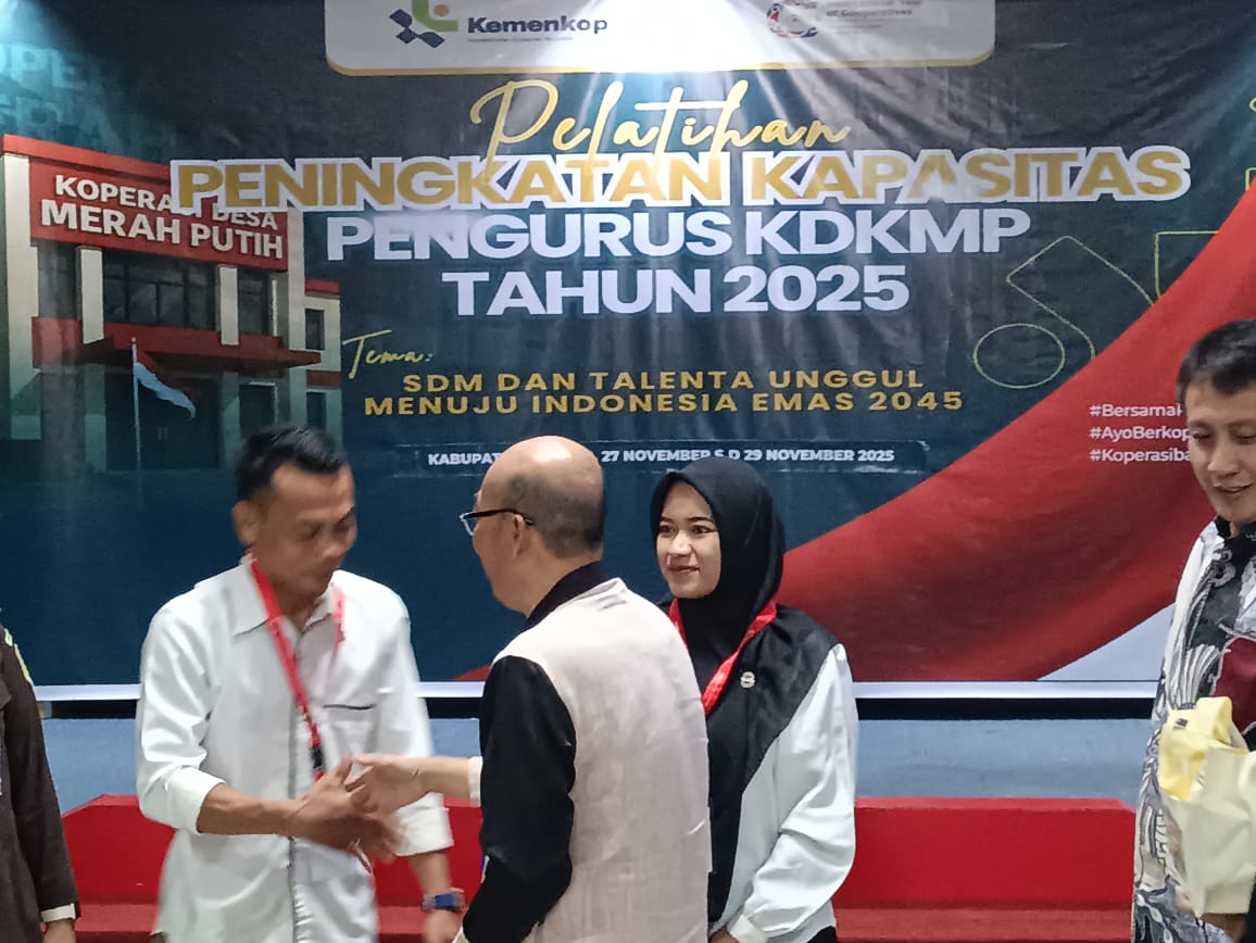 Sekda Sintang membuka Pelatihan Pengurus KMP Angkatan VI dan mendorong koperasi desa menjalin kemitraan dengan dapur makan bergizi gratis