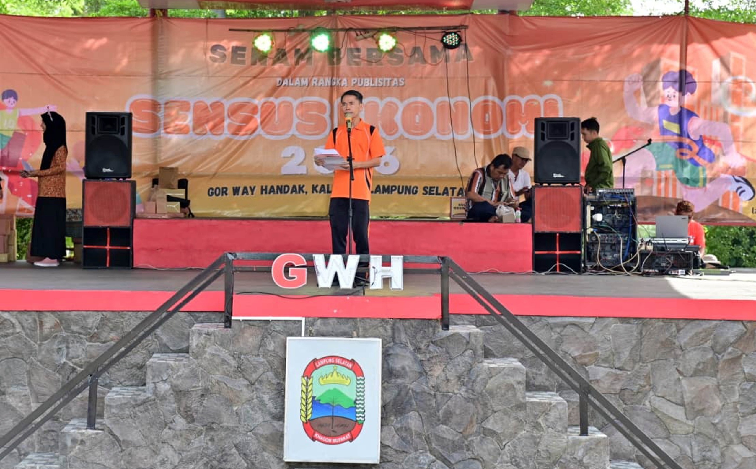 Pemkab Lampung Selatan menerima Publikasi Potret Kemiskinan dari BPS dan menyatakan komitmen penuh menyukseskan Sensus Ekonomi 2026