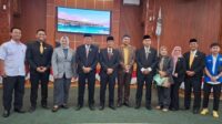 DPRD Kota Depok melantik Dindin Saprudin sebagai PAW anggota Fraksi Golkar menggantikan almarhum Faresh El Fouz.