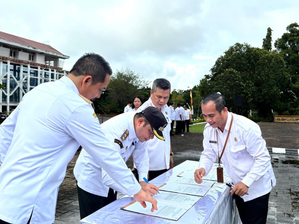 Sebanyak 33 Pejabat Pengawas dan Administrator di Kabupaten Landak resmi dilantik oleh Wakil Bupati Erani