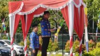 Wakil Bupati Landak Erani, S.T., M.T., yang mewakili Bupati Landak dr. Karolin Margret Natasa, M.H., bertindak sebagai Inspektur Upacara memperingati Hari Sumpah Pemuda ke-97 Tahun 2025