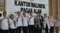 Wali Kota Pagar Alam Ludi Oliansyah menerima audiensi Polsri Palembang untuk membahas riset peningkatan PAD melalui optimalisasi sektor pariwisata.