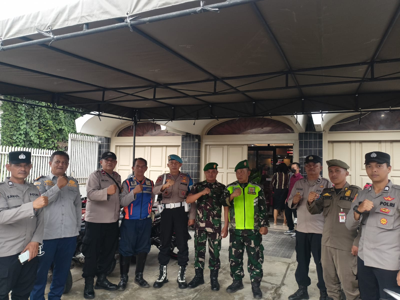 Kapolsek Jatiwangi AKP Rudy Djunardi memimpin pengamanan perayaan Natal 2025 jemaat GPDI Jatiwangi