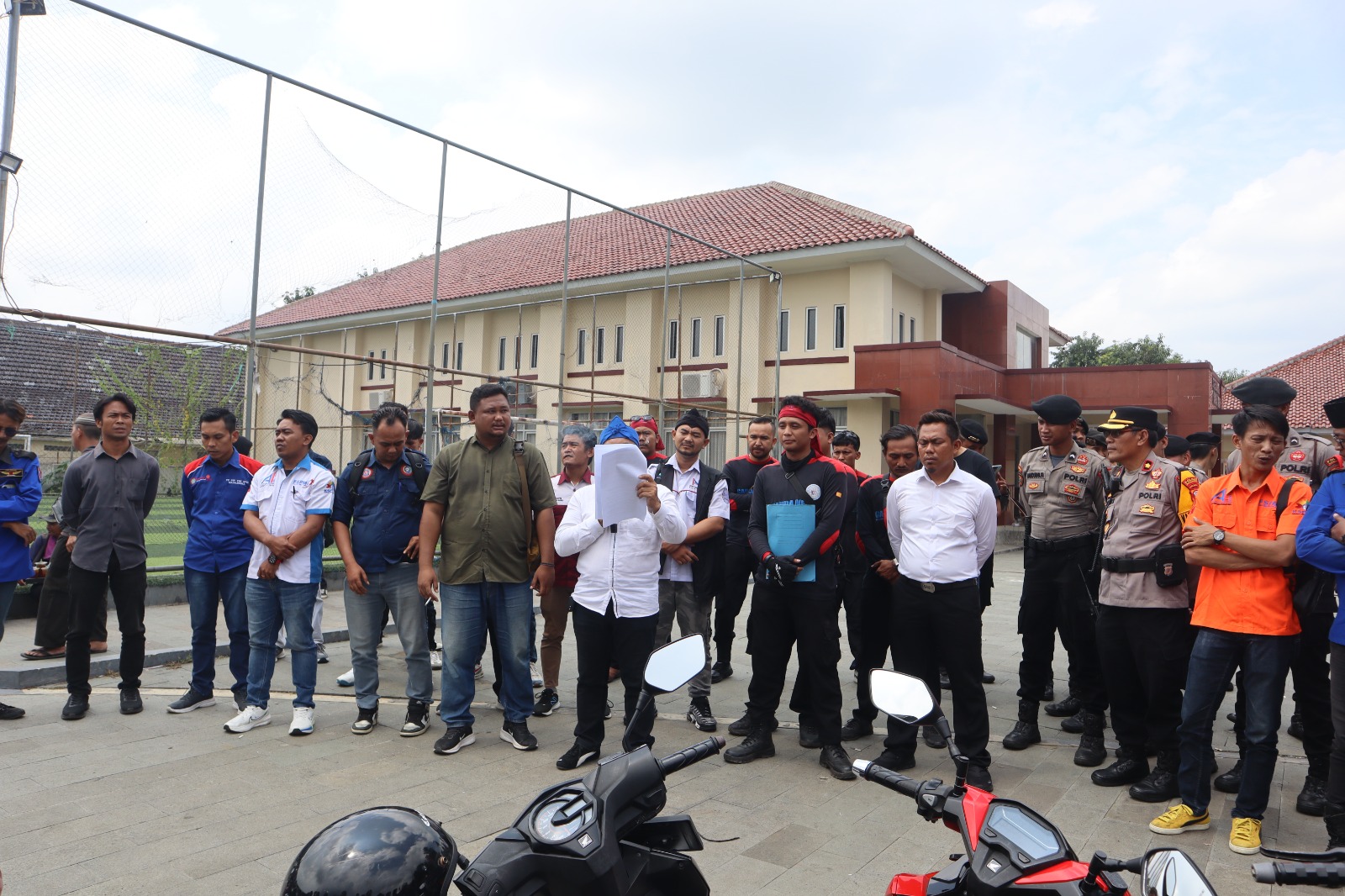 Polres Majalengka mengamankan sidang pleno penetapan Upah Minimum Tahun 2025