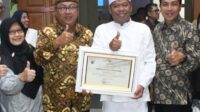 Pemkab Majalengka meraih predikat tertinggi “Informatif” pada Anugerah Keterbukaan Informasi Publik 2025 dari Komisi Informasi Jawa Barat.