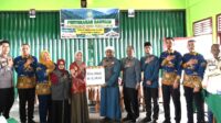 Wakil Wali Kota Hj. Bertha melepas tim relawan Lantabur Peduli dari Pagar Alam yang membawa bantuan untuk korban banjir dan longsor di Sumatera Barat