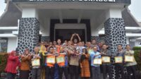 Berbagai perangkat daerah di Kota Sukabumi meraih penghargaan Wali Kota dalam Anugerah Pengelolaan Pengaduan SP4N Lapor 2025