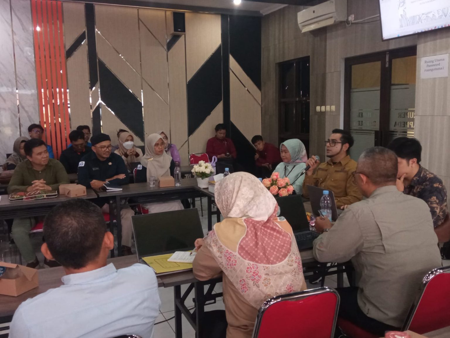 TPPS Kota Sukabumi memperkuat pengelolaan data stunting melalui rakor bersama DP2KPBP3A dan Bappeda