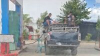 pengisian BBM pada kendaraan Mitsubishi Hilux KB 8684 AZ