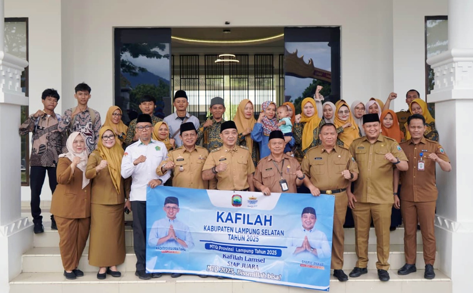 Wabup Lampung Selatan M. Syaiful Anwar melepas kafilah MTQ ke-52