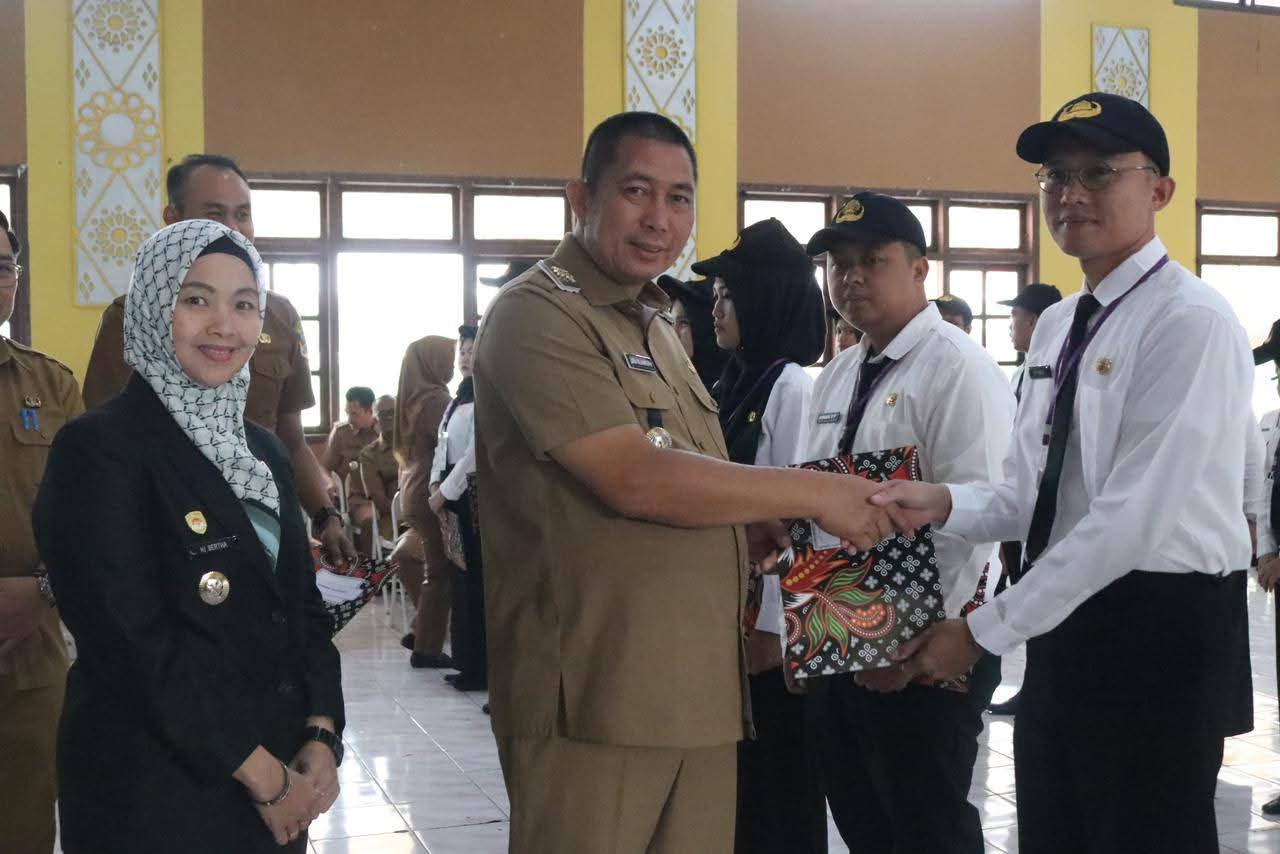 Wali Kota Pagar Alam Ludi Oliansyah bersama Wawako Bertha menutup Latsar CPNS 2025