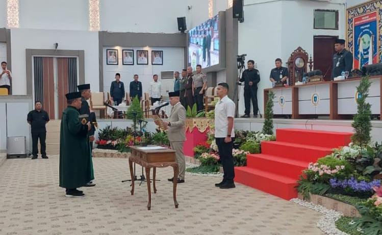 Rustam Mataris resmi dilantik sebagai PAW anggota DPRD Babel menggantikan Zeki Yamani