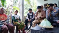 Wabup Gowa Darmawangsyah Muin menemui lima warga Bontolempangan yang ditemukan selamat setelah tersesat di Hutan Pinus Marenne.