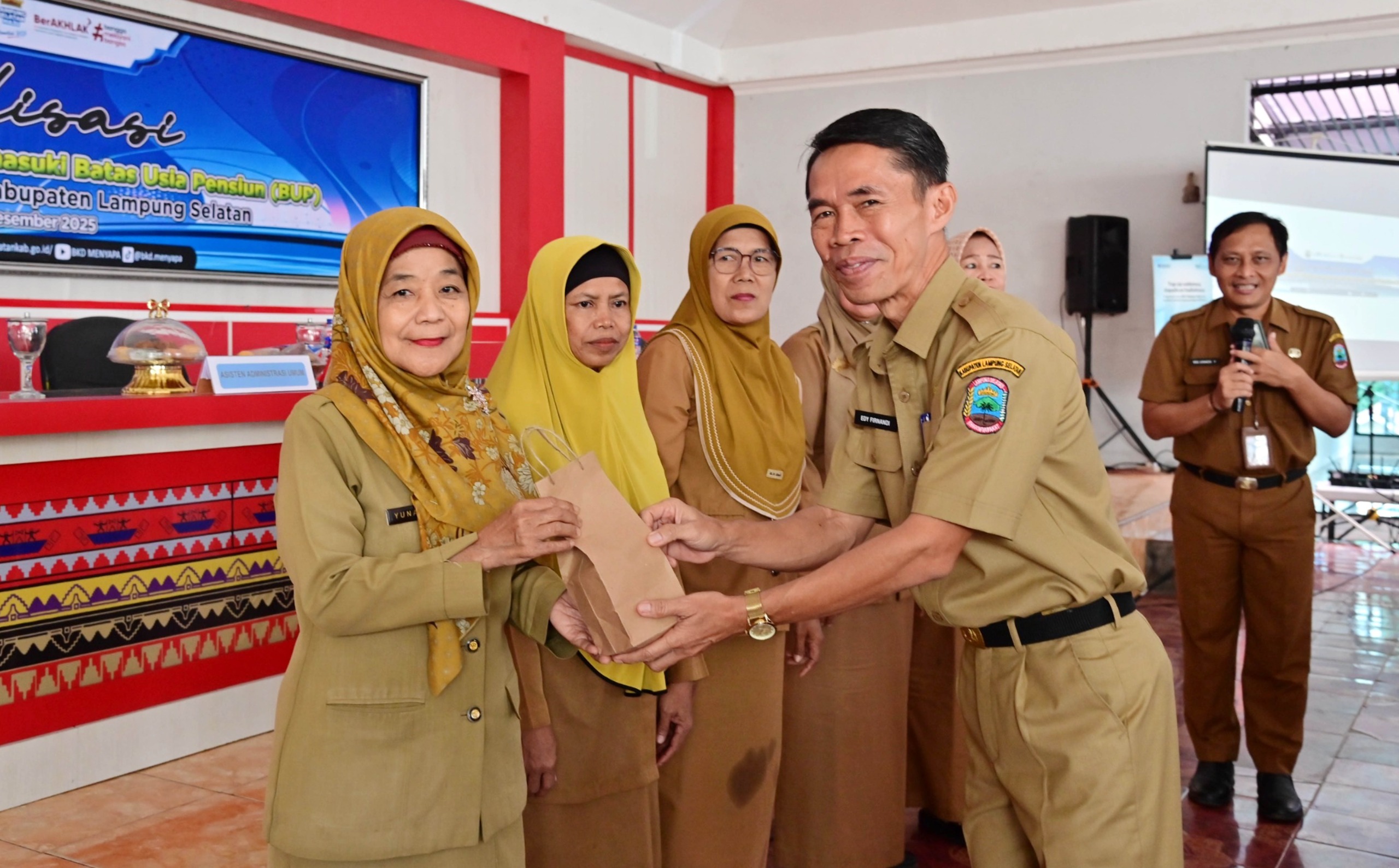 Pemkab Lampung Selatan memastikan SK pensiun terbit tepat waktu Pemkab Lampung Selatan memastikan SK pensiun terbit tepat waktu