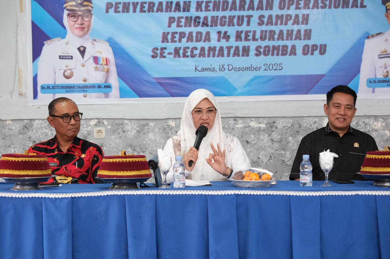 Pemkab Gowa menyerahkan motor sampah kepada 14 kelurahan di Kecamatan Somba Opu