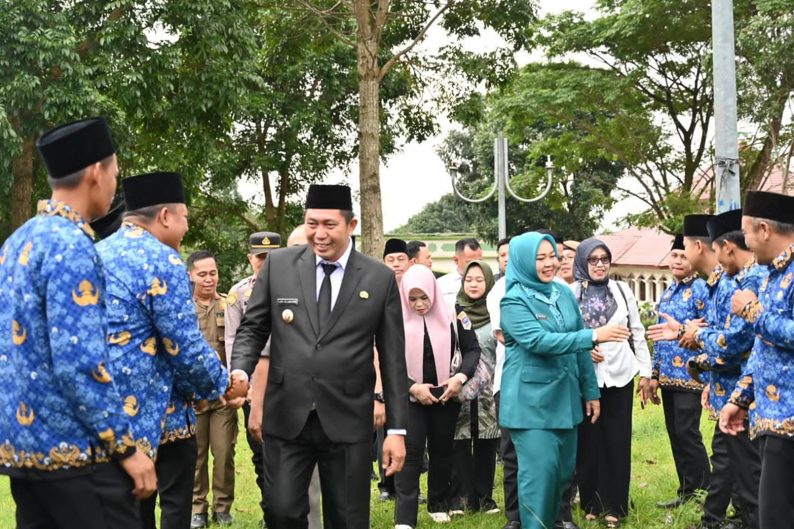 Pelantikan disertai donasi kemanusiaan dan komitmen peningkatan kinerja serta pelayanan publik. IMG 20260102 WA0023