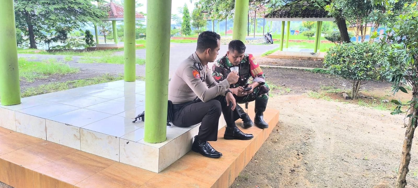 Ngopi Bareng Perkuat Sinergitas TNI-Polri dan Jaga Kamtibmas di Malausma