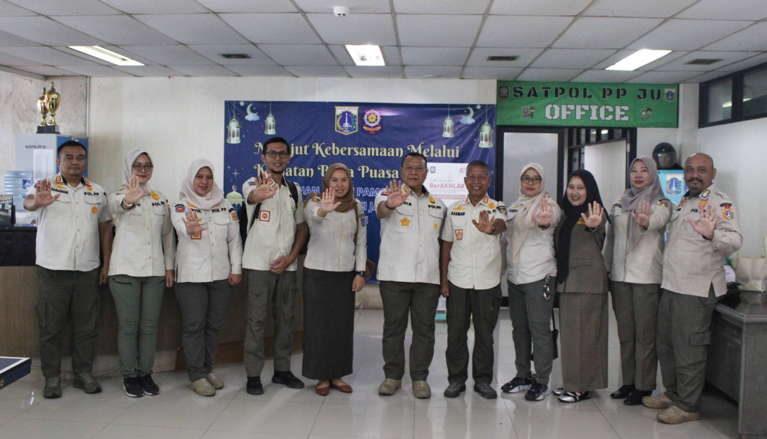 Satuan Polisi Pamong Praja (Satpol PP) Kota Administrasi Jakarta Utara menerima kunjungan studi banding dari Satpol PP Kota Bengkulu.