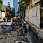 Proyek pembangunan saluran air yang dikerjakan Suku Dinas Sumber Daya Air (SDA) Jakarta Barat di Jalan Taman Ratu Raya Blok EE,