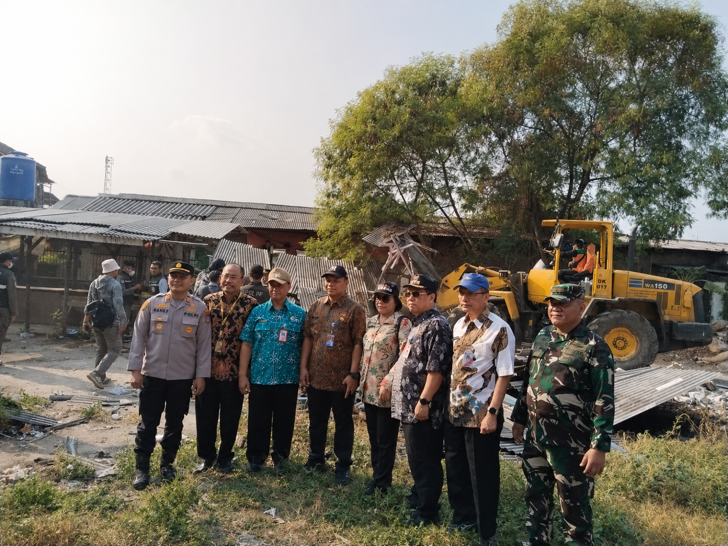 Penertibkan aset milik Pemerintah Provinsi (Pemprov) DKI Jakarta yang berada di wilayah RT 03/RW 09, Kelurahan Duri Kosambi.