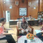 Kekecewaan terhadap pelayanan publik di Kelurahan Tegal Alur, Kecamatan Kalideres, Jakarta Barat, memuncak.
