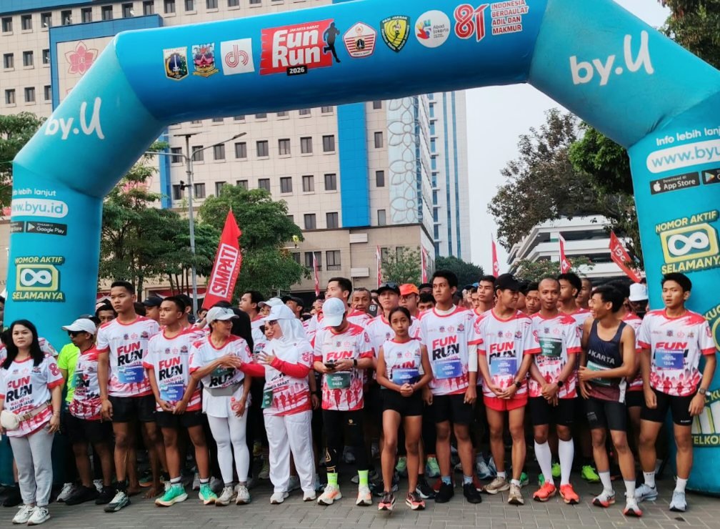 Ribuan warga Jakarta Barat antusias mengikuti Fun Run Wali Kota Jakarta Barat 2026. Kegiatan tersebut tidak hanya menjadi ajang olahraga