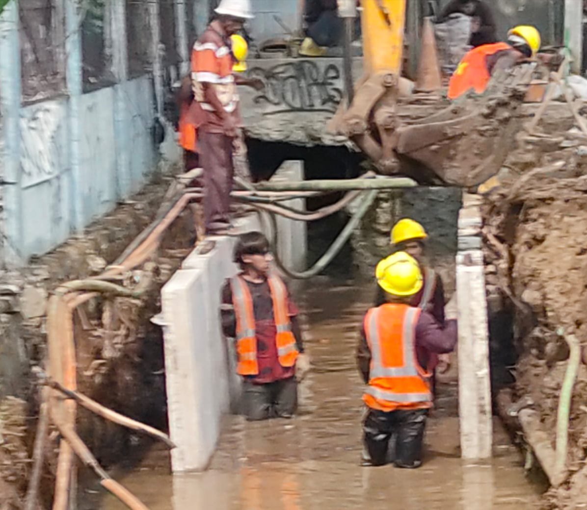 Proyek pembangunan trotoar dan saluran di Jalan Pemuda Sisi Selatan, Jakarta Timur, yang bersumber dari APBD DKI Tahun Anggaran 2026