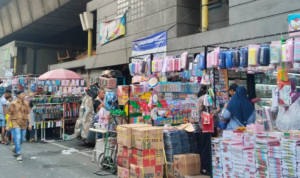 Pedagang Kaki Lima (PKL) di Pasar Pagi.