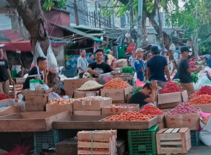 Pedagang Kaki Lima (PKL) pasar Jembatan Lima.