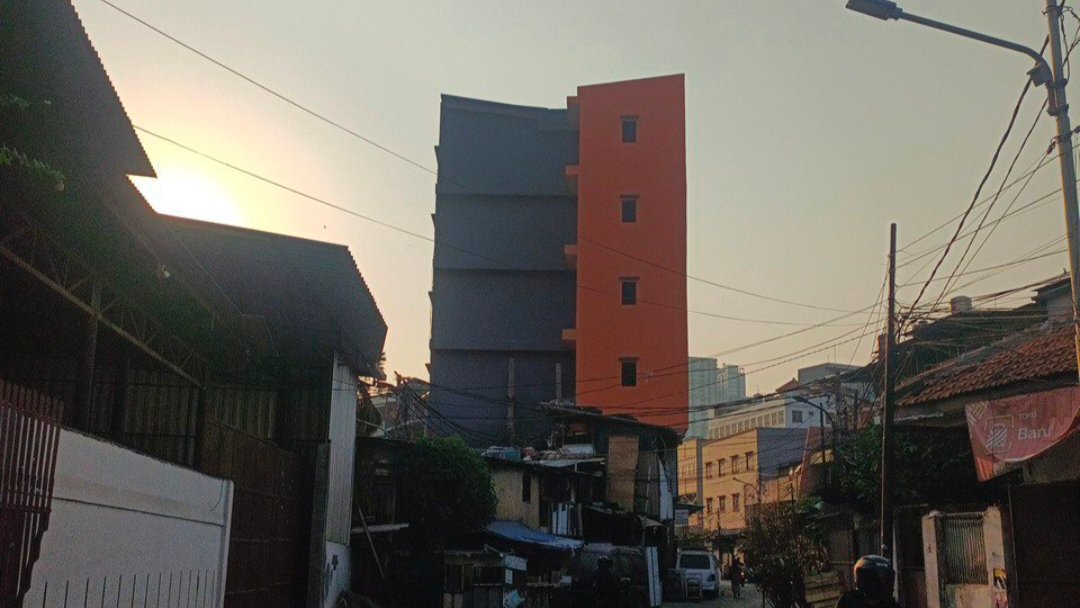 Bangunan kos kosan 6 lantai tanpa izin di Jalan Jelambar Jaya 3, Jelambar Baru, Grogol Petamburan, Jakbar