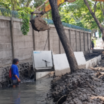 Proyek pemasangan U-Ditch binaan Suku Dinas Sumber Daya Air (Sudin SDA) Kota Administrasi Jakarta Utara menuai sorotan.