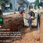 Proyek perbaikan saluran drainase di Jalan Boulevard Raya Blok FY No. 4 dan No. 18, Kelurahan Kelapa Gading Timur.